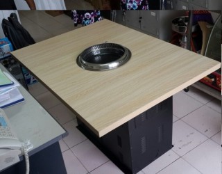 bàn gỗ công nghiệp chân sắt kiểu Hàn Quốc